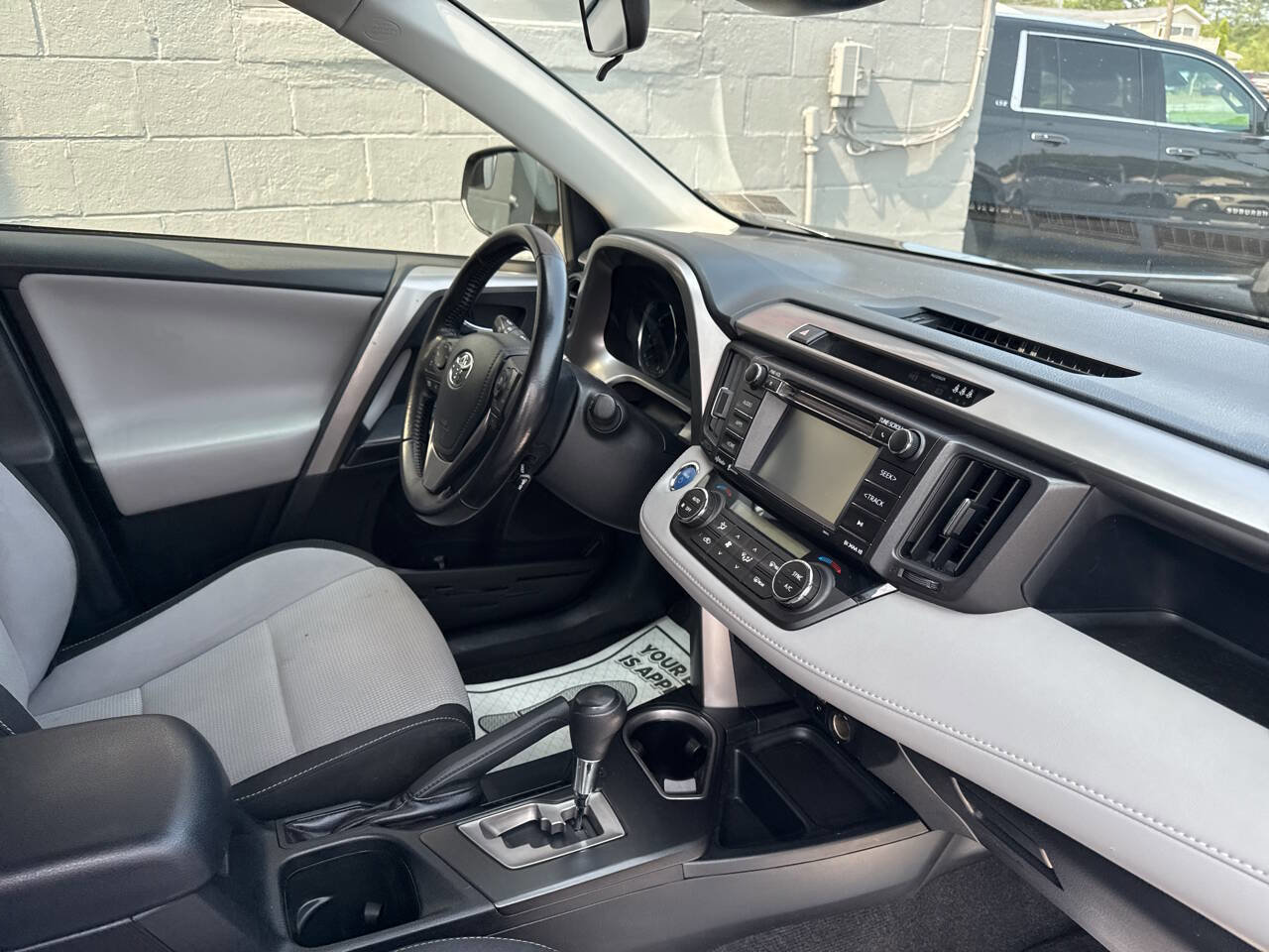 Used 2017 Toyota RAV4 XLE w/ Carpet Mat Package image 27