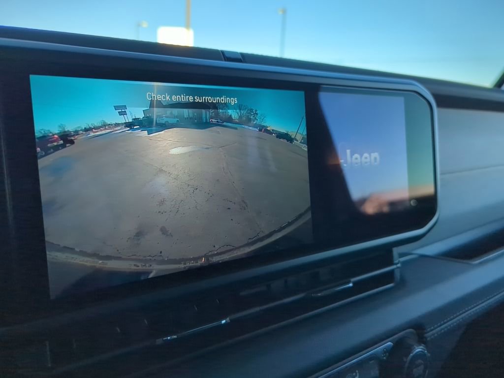 Used 2025 Jeep Wrangler Unlimited Sahara w/ Safety Group image 15