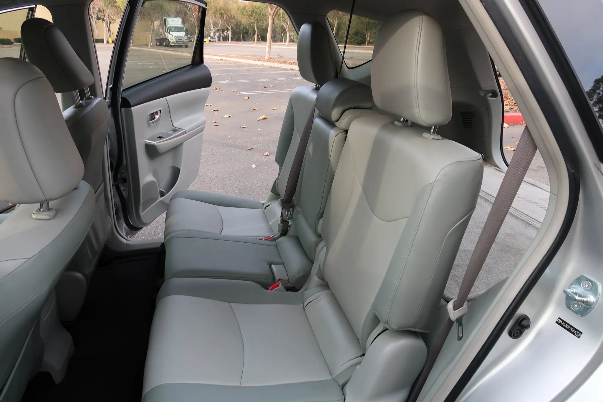 Used 2012 Toyota Prius V Five FWD image 14