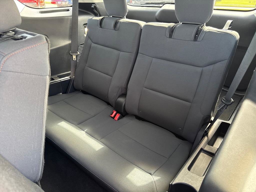 Used 2025 Ford Explorer Active AWD/4WD image 11