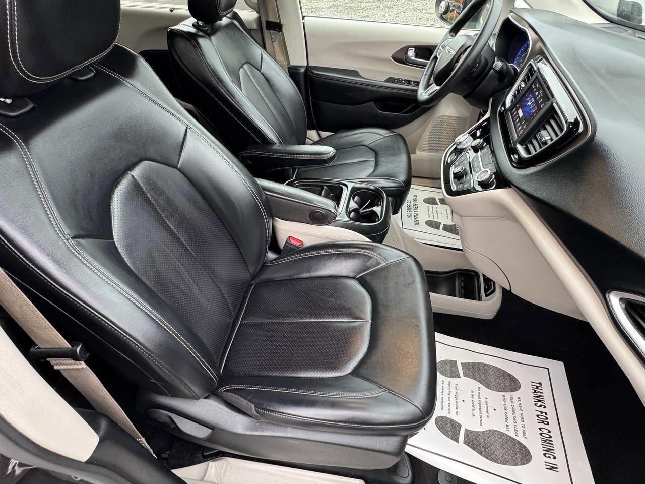 Used 2020 Chrysler Voyager Lxi image 25
