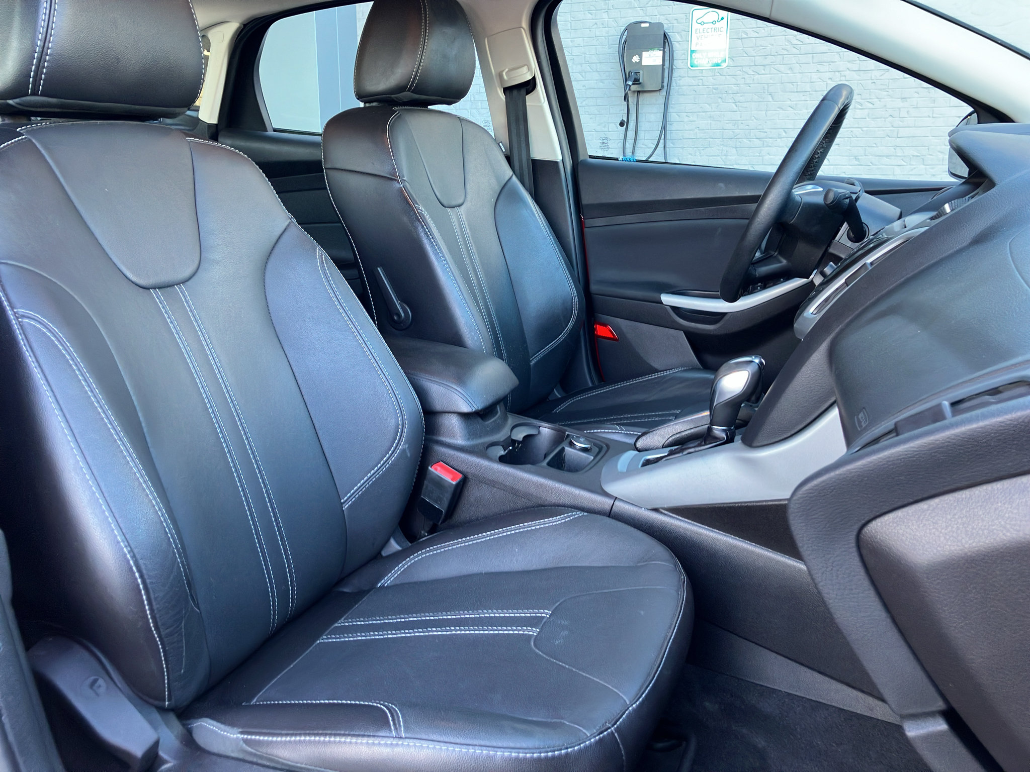 Used 2014 Ford Focus SE w/ Equipment Group 201A FWD image 27