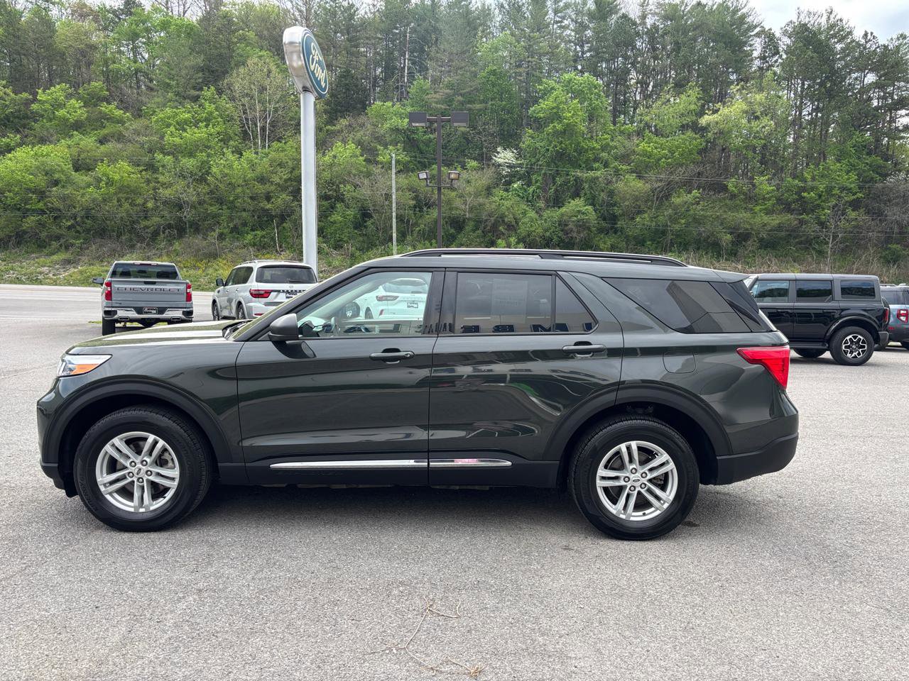 Used 2023 Ford Explorer XLT w/ Equipment Group 202A image 2