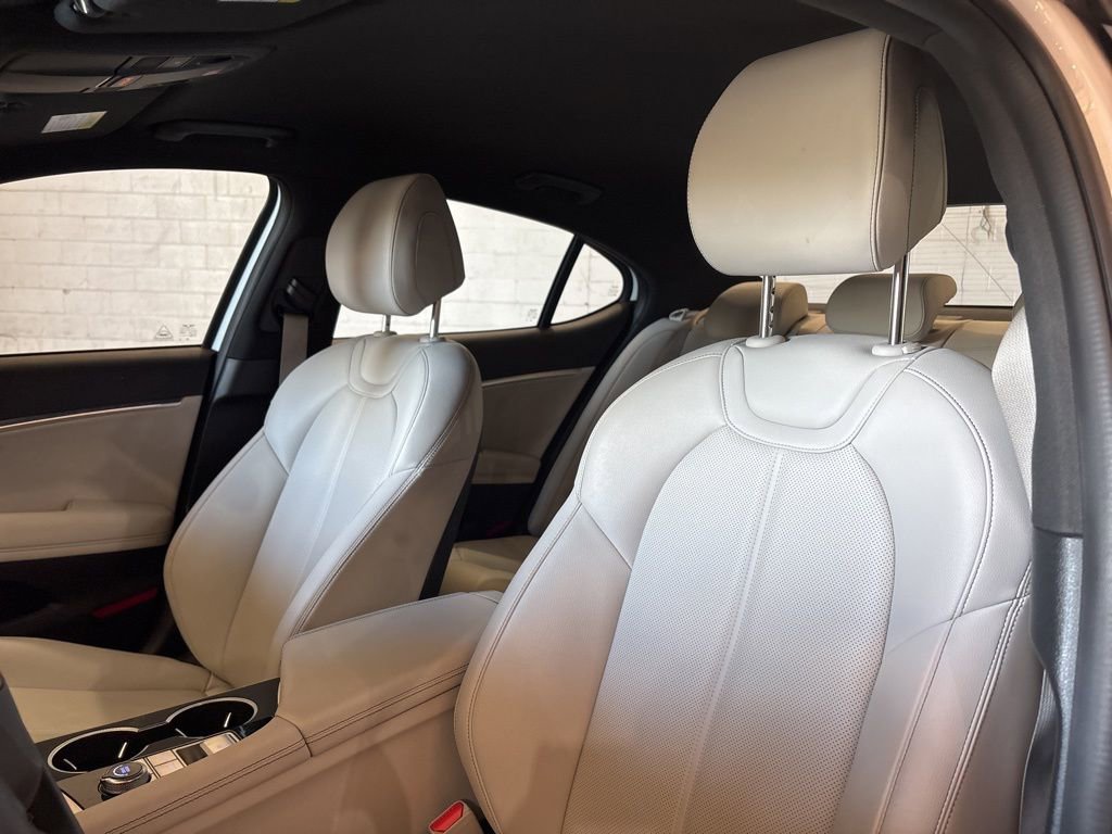 Used 2025 Genesis G70 2.5T image 21