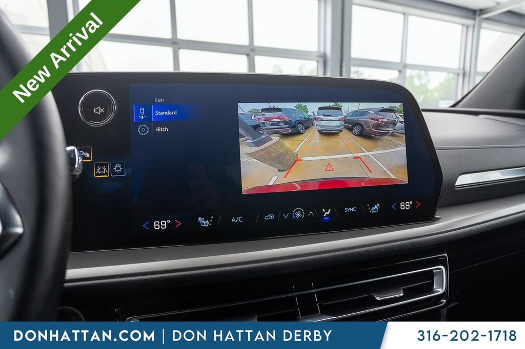 Used 2025 Chevrolet Traverse LT w/ LPO, Floor Liner Package FWD image 8