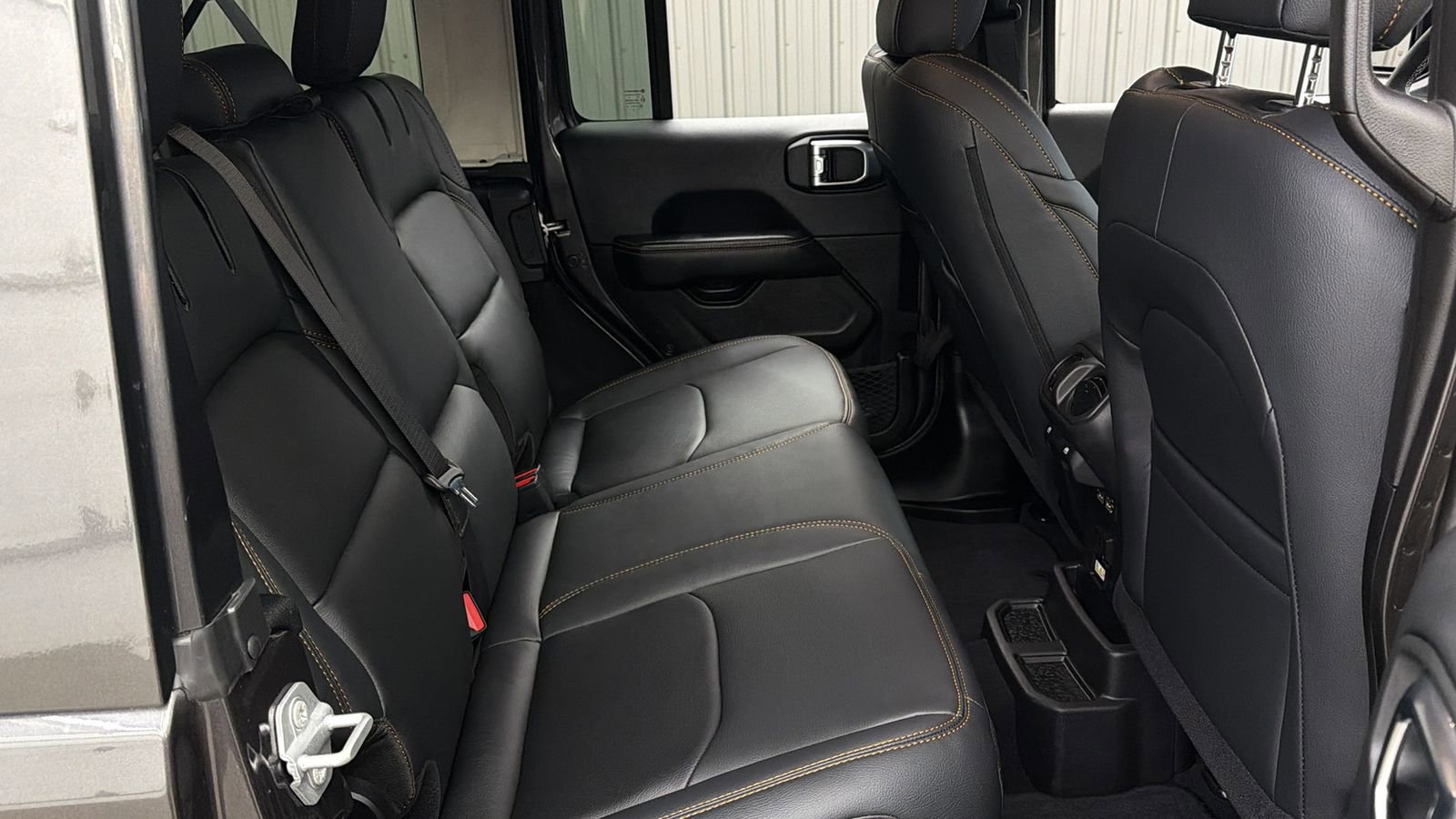 Used 2025 Jeep Wrangler Unlimited Sahara w/ Safety Group AWD/4WD image 36