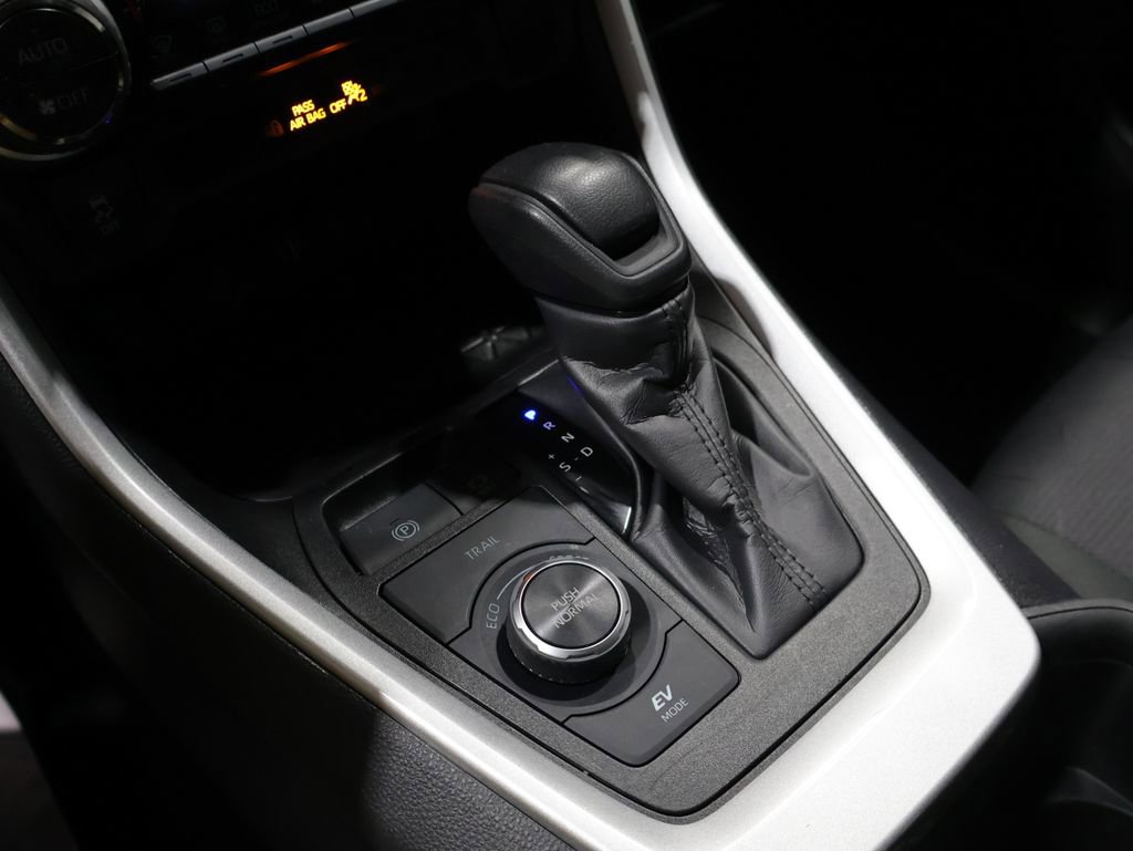 Used 2025 Toyota RAV4 XLE image 23