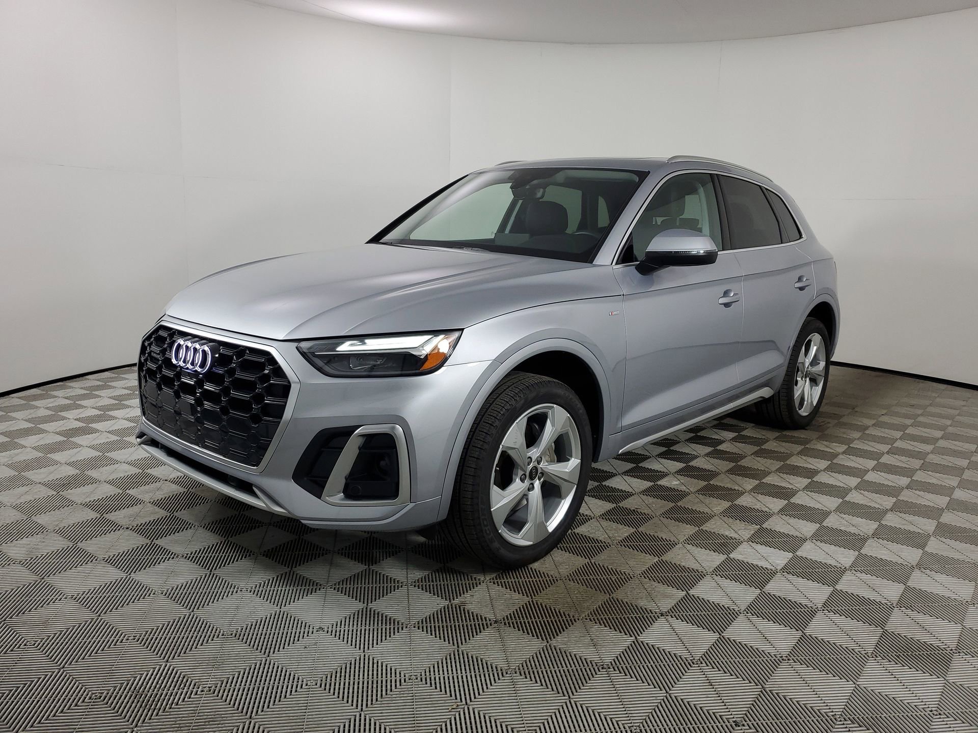 Certified 2024 Audi Q5 2.0T Premium Plus image 4