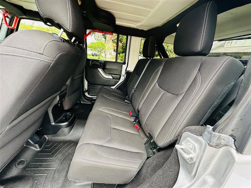 Used 2018 Jeep Wrangler Unlimited Sahara w/ Connectivity Group image 33