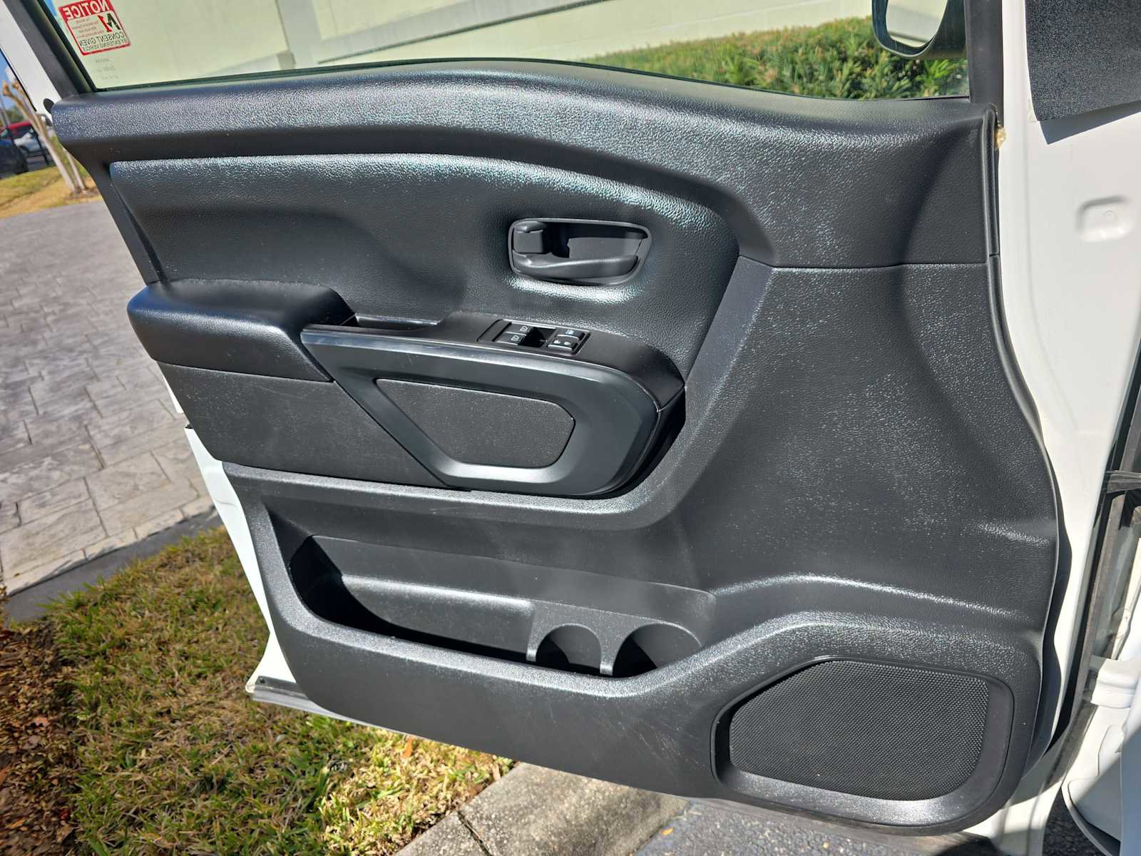 Used 2022 Nissan Titan S image 15