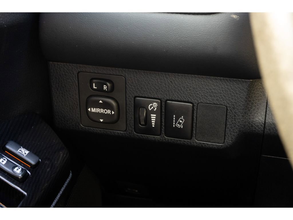 Used 2018 Toyota RAV4 SE w/ All Weather Liner Package image 30