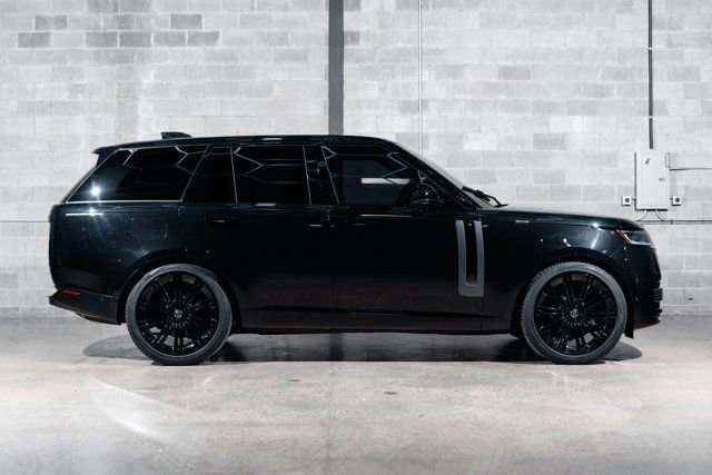 Used 2024 Land Rover Range Rover SV image 2
