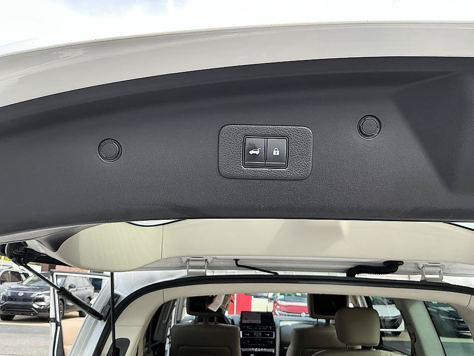 Certified 2023 Nissan Armada Platinum w/ Captain's Chairs Package AWD/4WD image 32