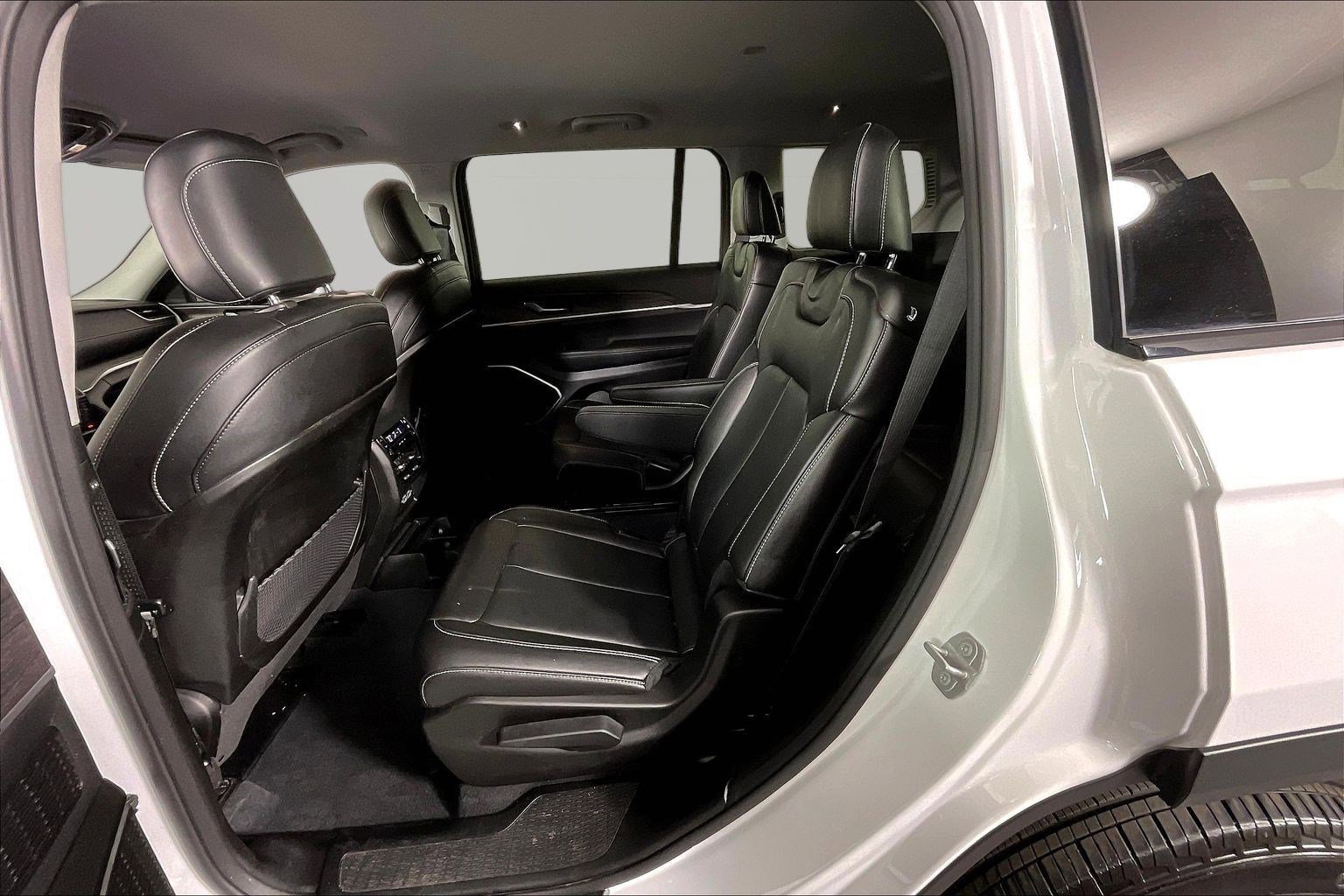 Used 2023 Jeep Grand Cherokee L Limited AWD/4WD image 22