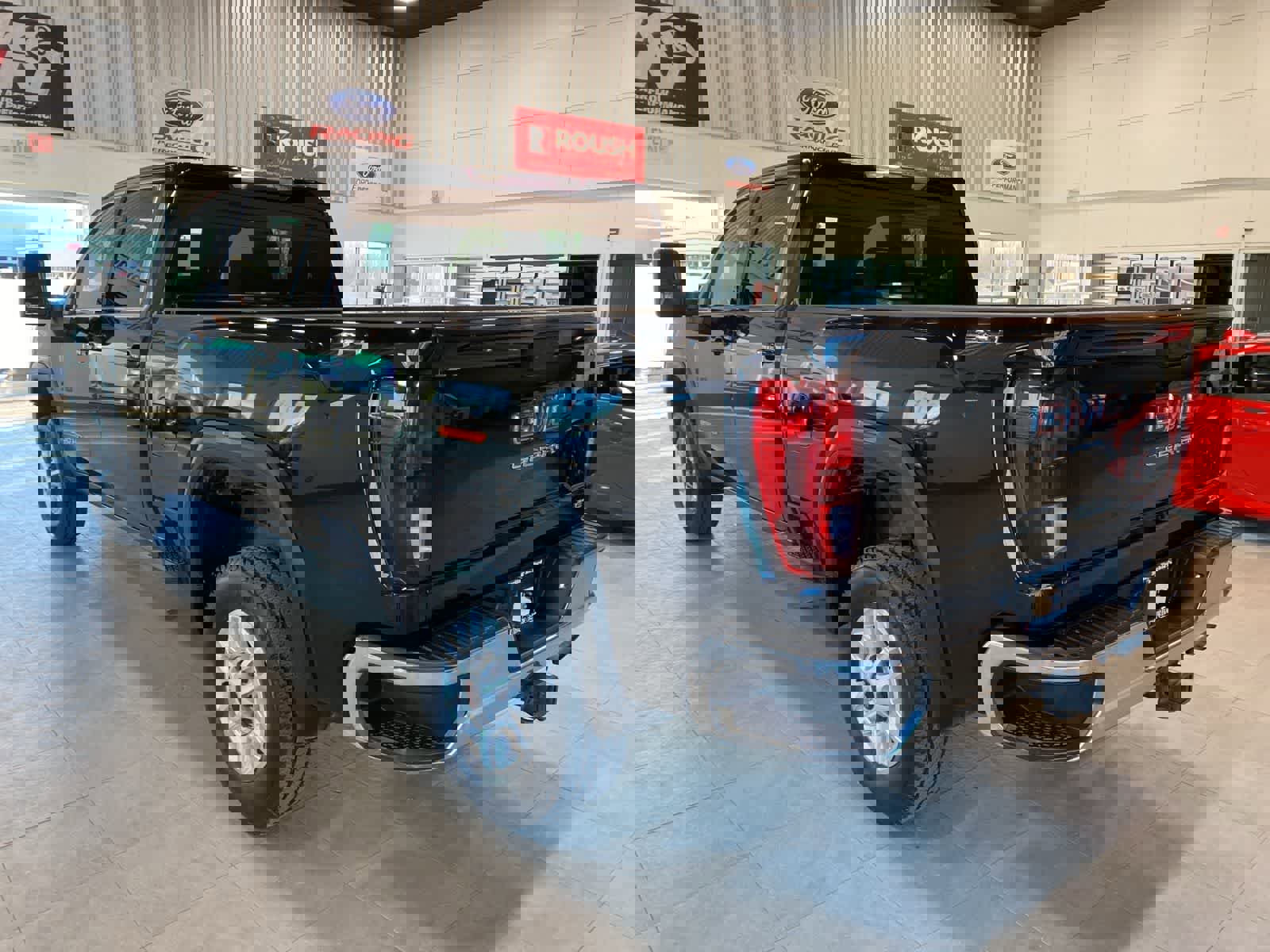 Used 2021 GMC Sierra 2500 SLE image 3