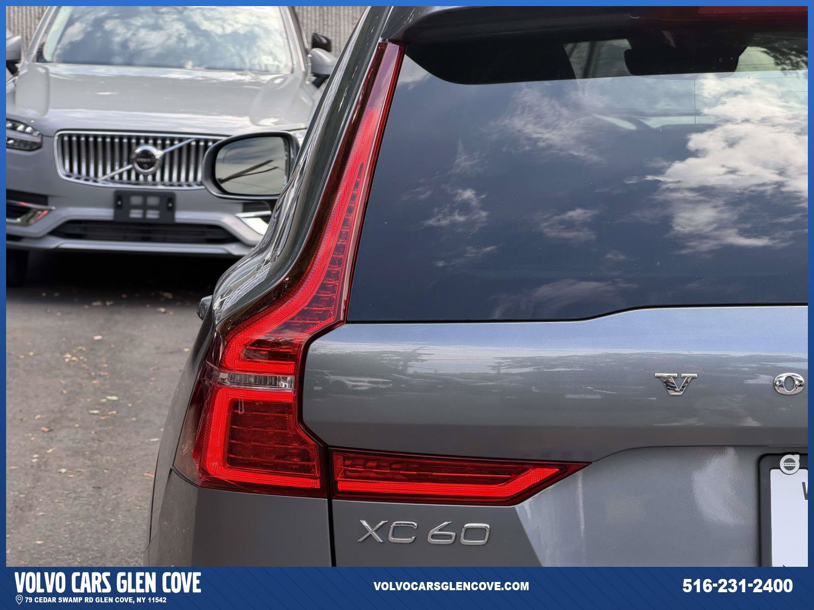 Used 2021 Volvo XC60 T5 Momentum AWD/4WD image 12
