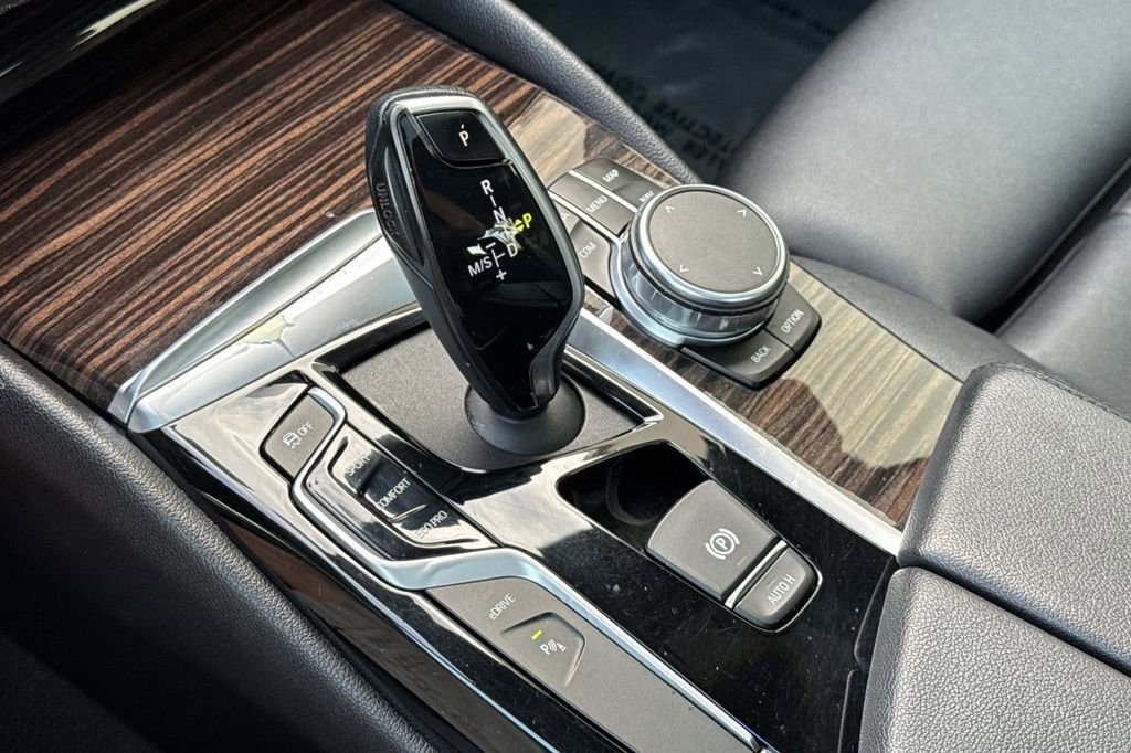 Used 2019 BMW 530e w/ Convenience Package image 25