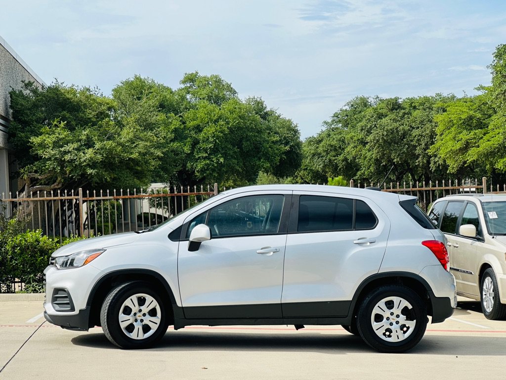 Used 2019 Chevrolet Trax LS w/ Tint and Cruise Package FWD image 4