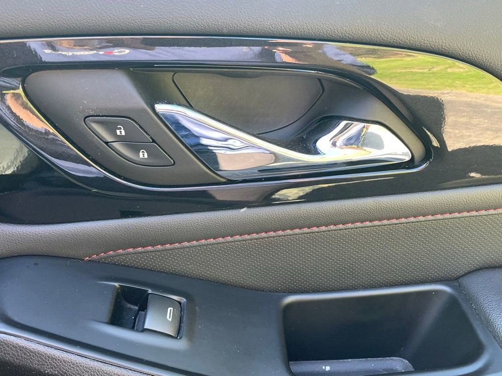 Used 2023 Chevrolet Traverse RS AWD/4WD image 15