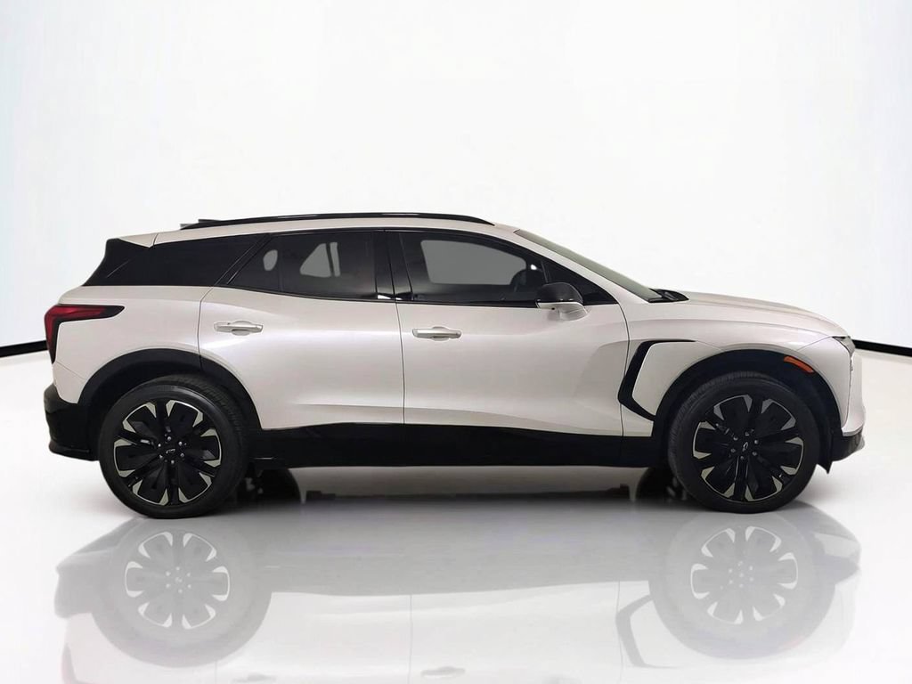 Used 2024 Chevrolet Blazer EV RS RWD image 4