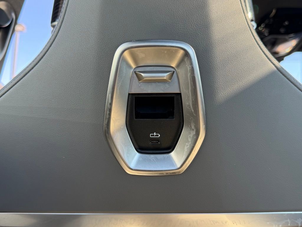 Used 2025 BMW 740i xDrive image 33