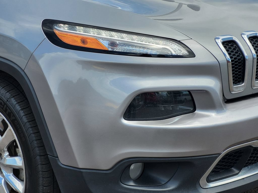 Used 2016 Jeep Cherokee Limited AWD/4WD image 28