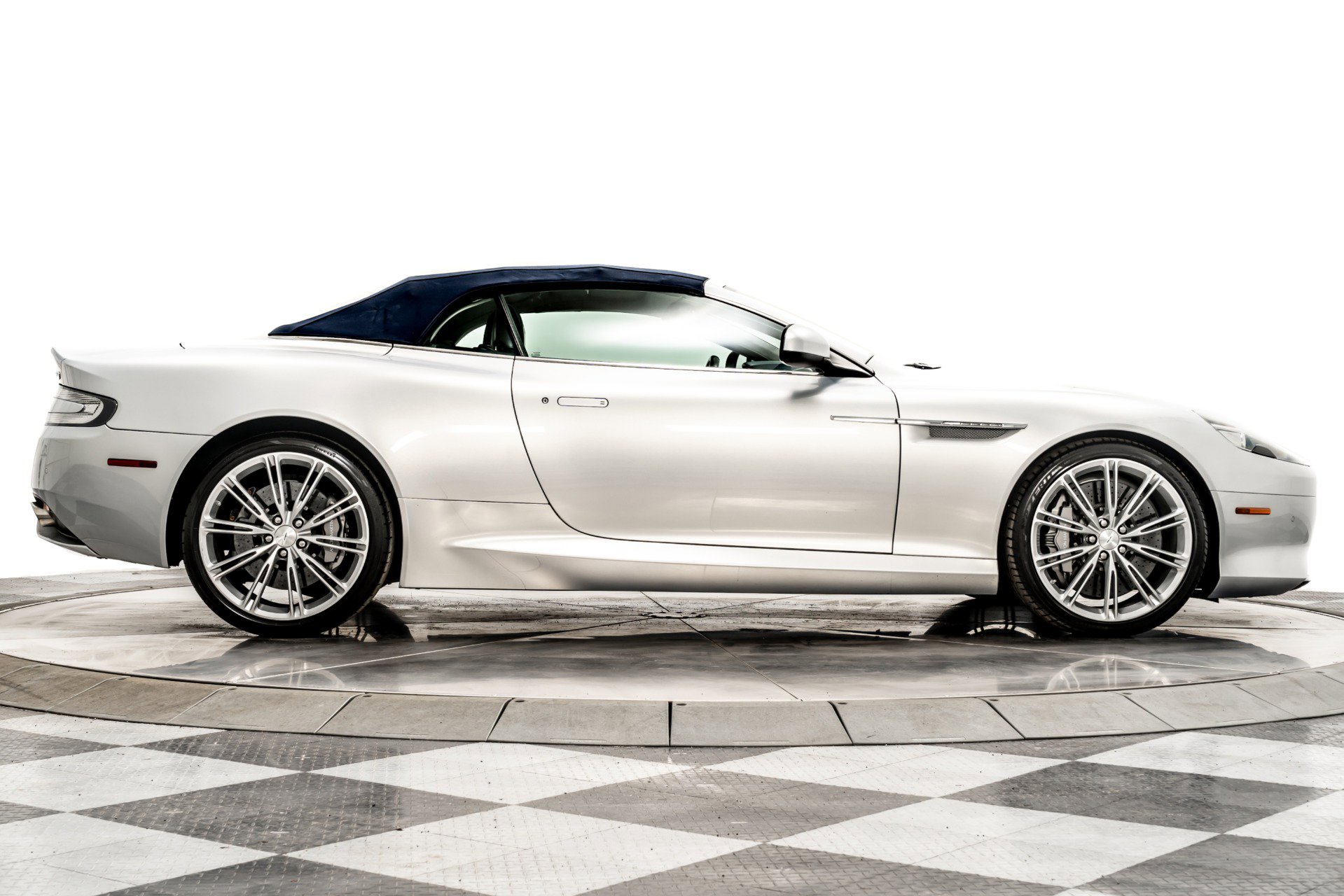 Used 2014 Aston Martin DB9 Volante image 18