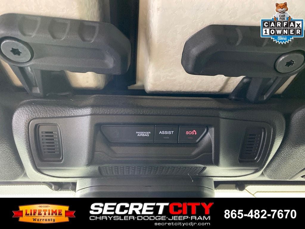 Used 2024 Jeep Gladiator Rubicon w/ Technology Group AWD/4WD image 19