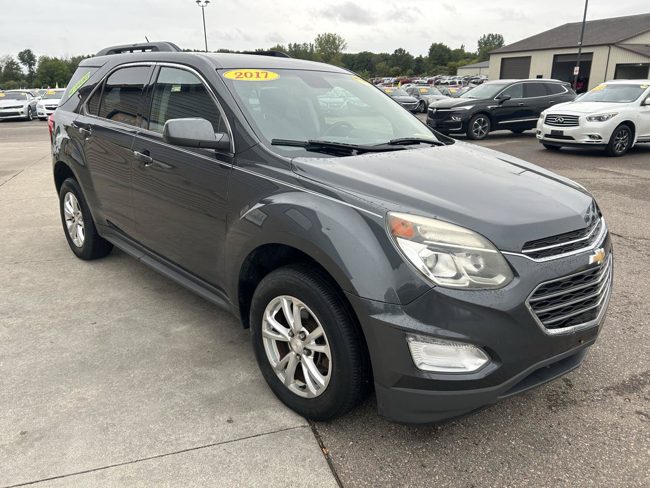 Used 2017 Chevrolet Equinox LT w/ Convenience Package FWD image 3
