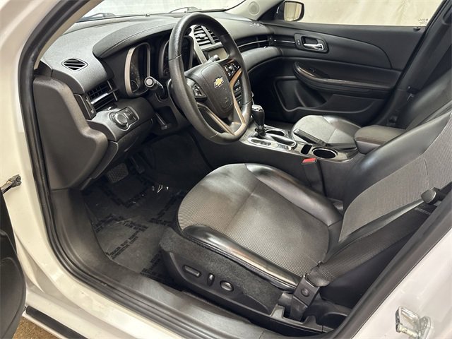 Used 2016 Chevrolet Malibu LT w/ Power Convenience Package image 12