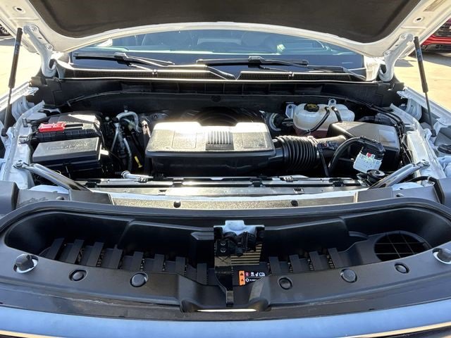 Used 2024 GMC Yukon XL AT4 w/ Technology Package image 27