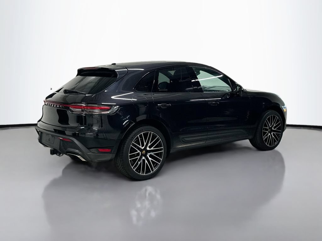 Certified 2025 Porsche Macan AWD/4WD image 9