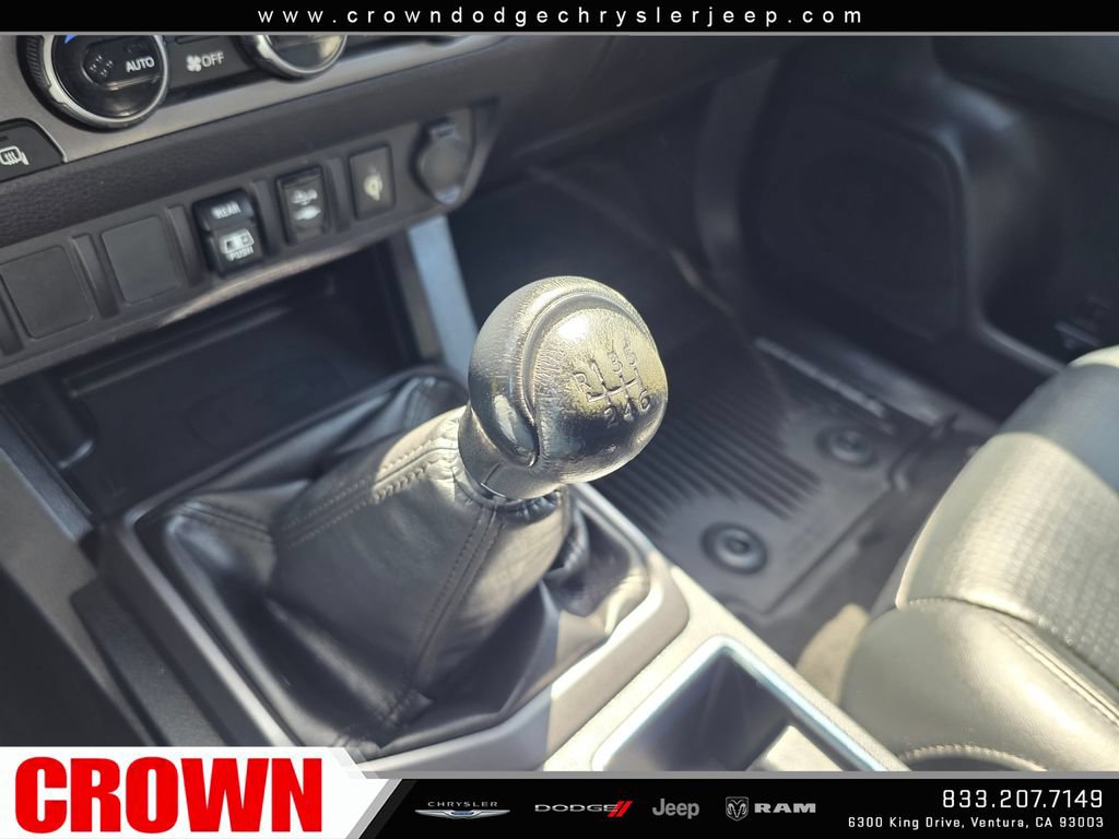 Used 2018 Toyota Tacoma TRD Sport w/ TRD Premium Sport Package AWD/4WD image 27