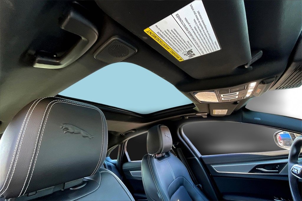 Used 2022 Jaguar XF R-Dynamic SE image 27