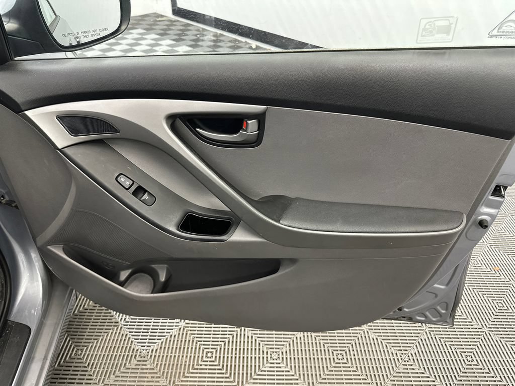 Used 2016 Hyundai Elantra SE FWD image 14