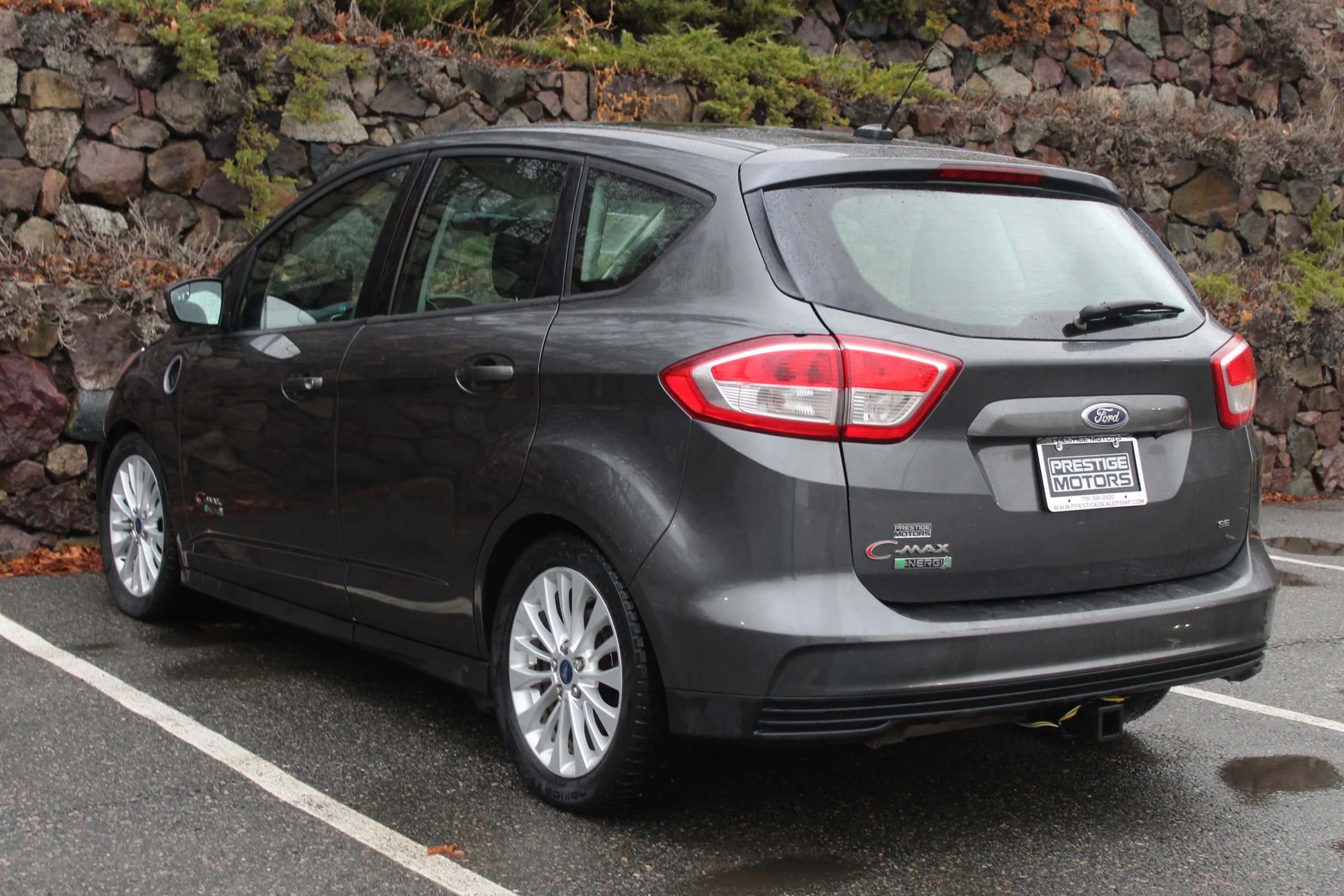 Used 2017 Ford C-MAX Energi SE w/ Cold Weather Package FWD image 7