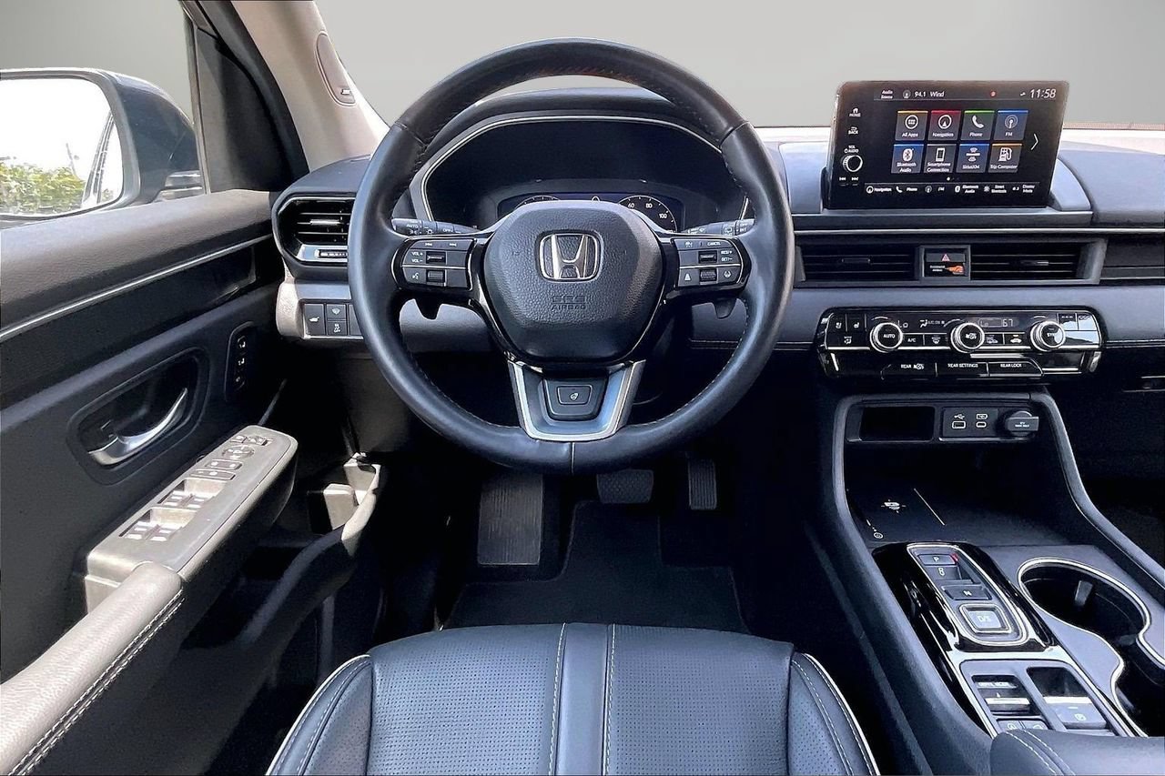 Used 2025 Honda Pilot Elite image 12