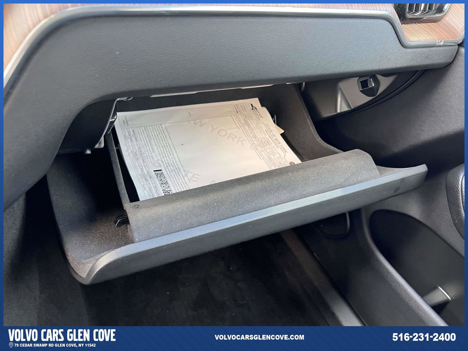 Used 2022 Volvo XC60 B5 Momentum w/ Climate Package image 35