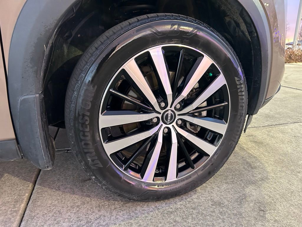 Used 2023 Nissan Pathfinder Platinum image 11