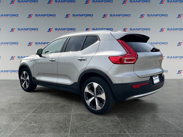 Used 2023 Volvo XC40 B5 Plus AWD/4WD image 3