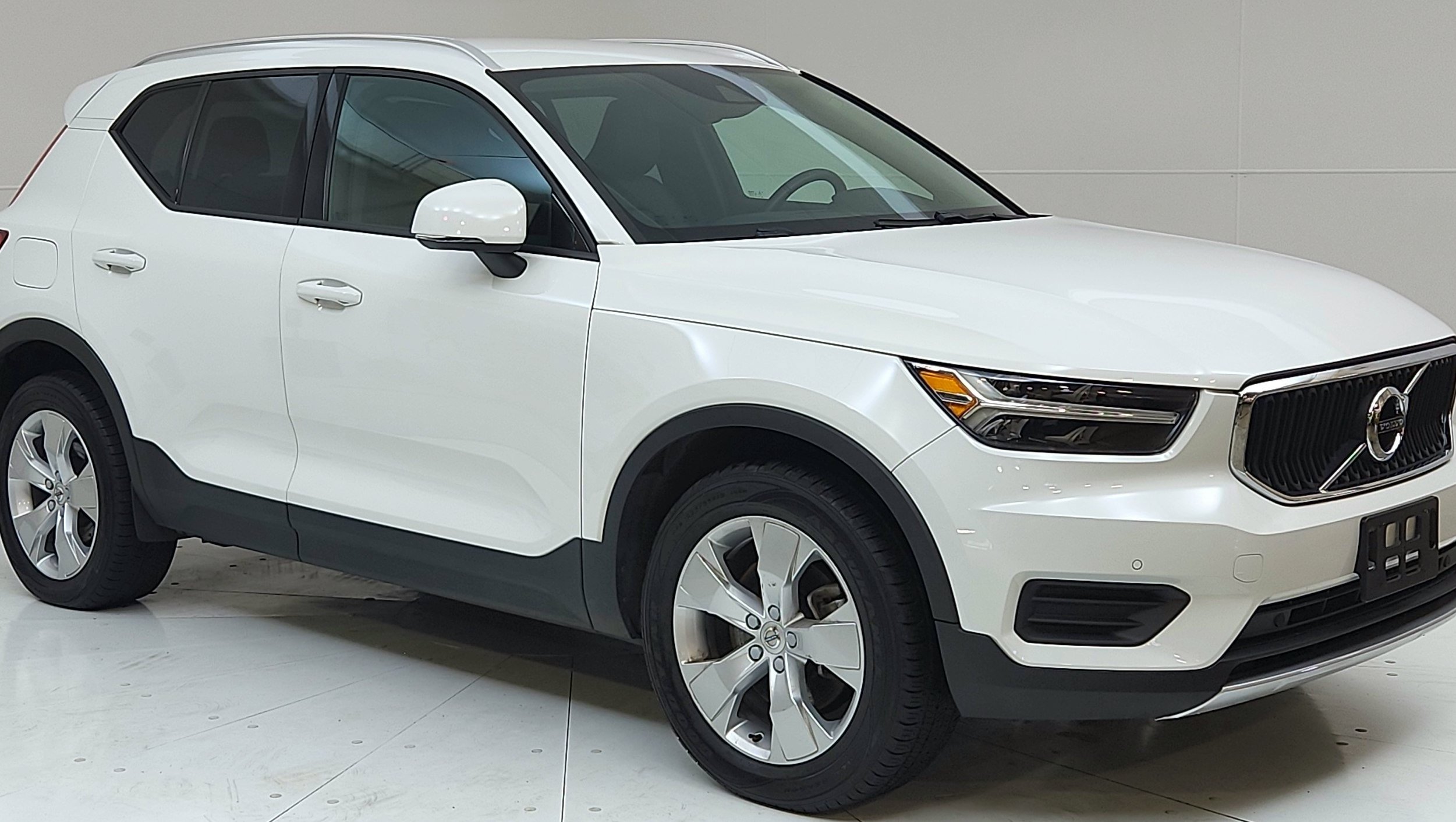 Used 2020 Volvo XC40 T4 Momentum
