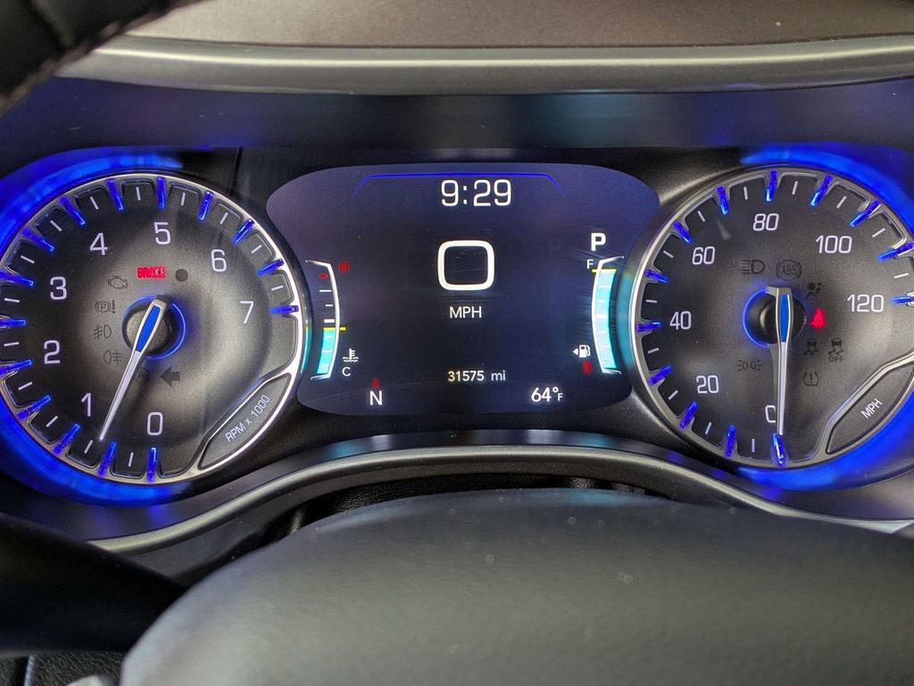 Used 2024 Chrysler Pacifica Touring-L image 22