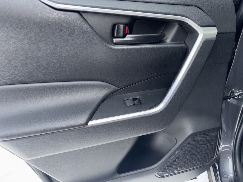 Used 2023 Toyota RAV4 LE image 29