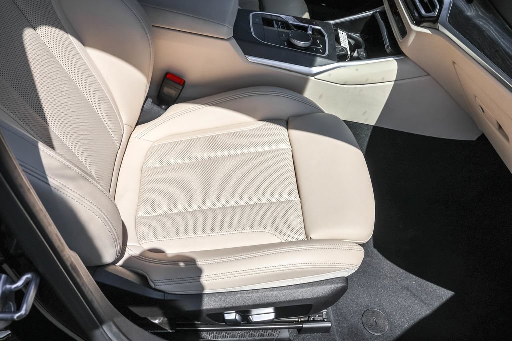 Used 2023 BMW 330i xDrive Sedan w/ Driving Assistance Package AWD/4WD image 41