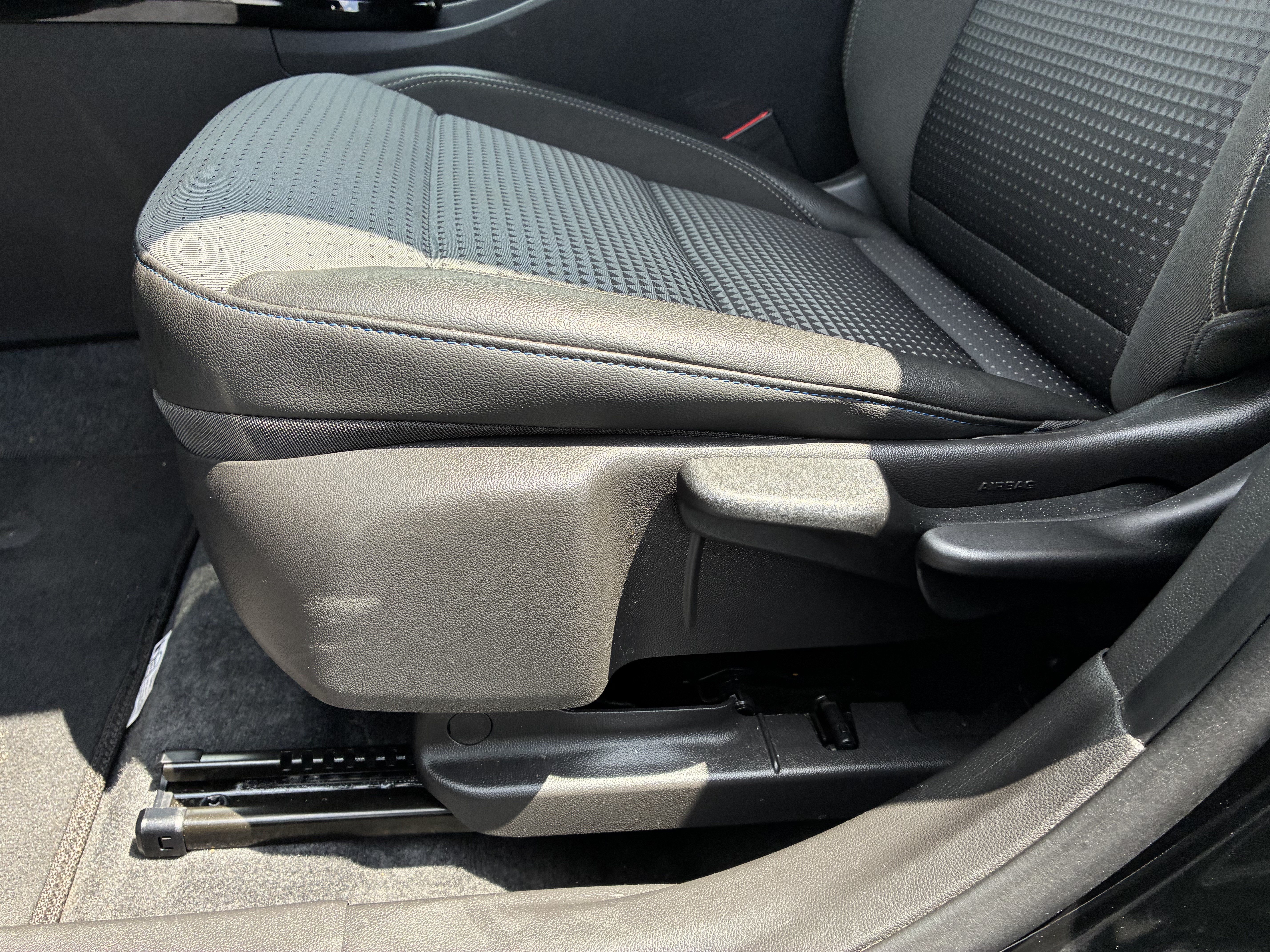 Used 2025 Chevrolet Trax LT FWD image 25