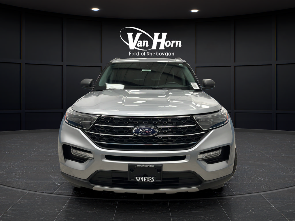 Used 2023 Ford Explorer XLT w/ Equipment Group 202A AWD/4WD image 2