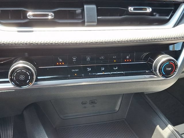 Used 2026 Chevrolet Equinox LT FWD image 12