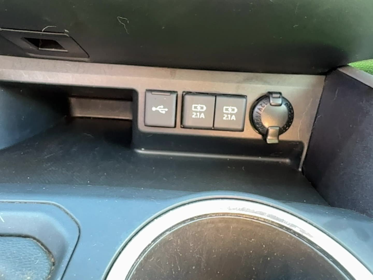 Used 2020 Toyota Highlander XLE AWD/4WD image 32
