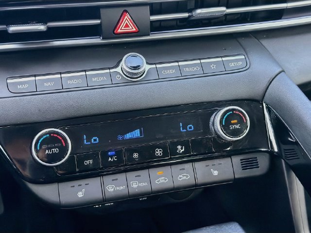 Certified 2025 Hyundai Elantra SEL FWD image 17