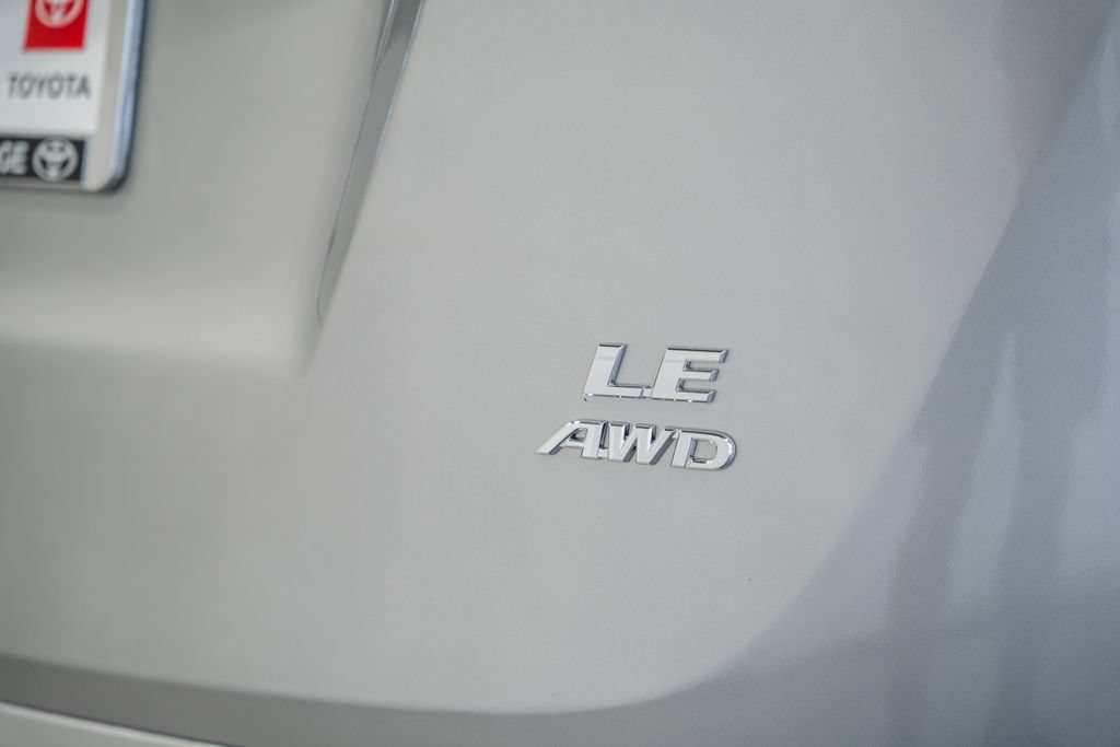Used 2016 Toyota RAV4 LE AWD/4WD image 7